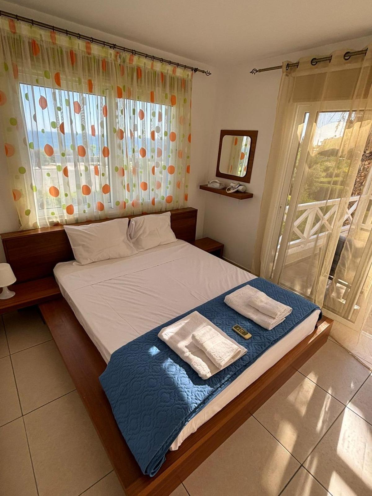 Horizon Bliss At Coral Bay Apartment Peyia Exterior photo
